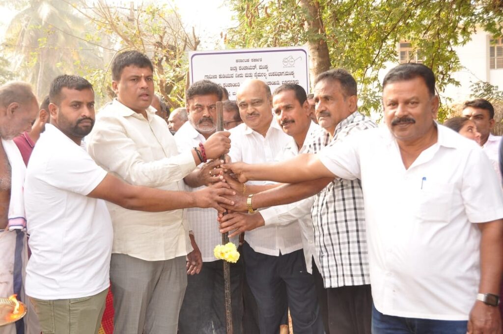 ಮಂಡ್ಯ : 1.02 ಕೋಟಿ ವೆಚ್ಚದ ಕಾಮಗಾರಿಗಳಿಗೆ ರವಿಕುಮಾರ್ ಚಾಲನೆ